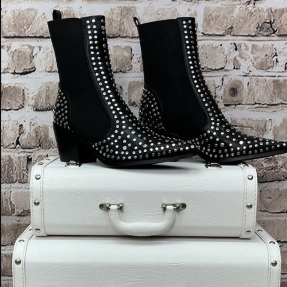 STUDDED STAR BOOT
